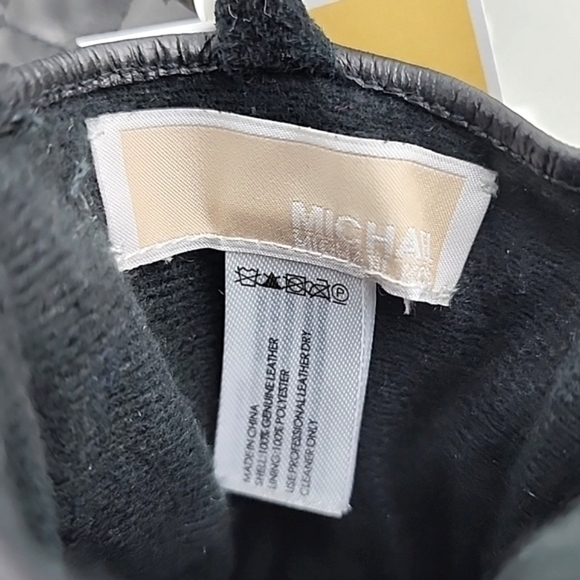 NWT Michael Kors Women Black Quilted Leather Gloves Touch Screen Compatible Sz M - Picture 7 of 9